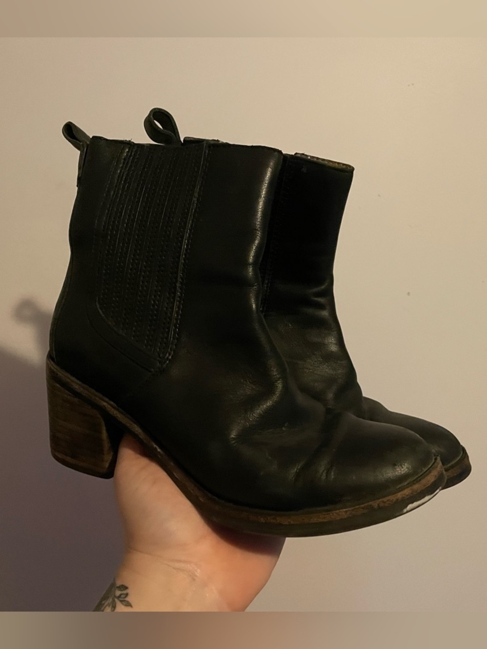 UGG Camden Chelsea Boots Size 6